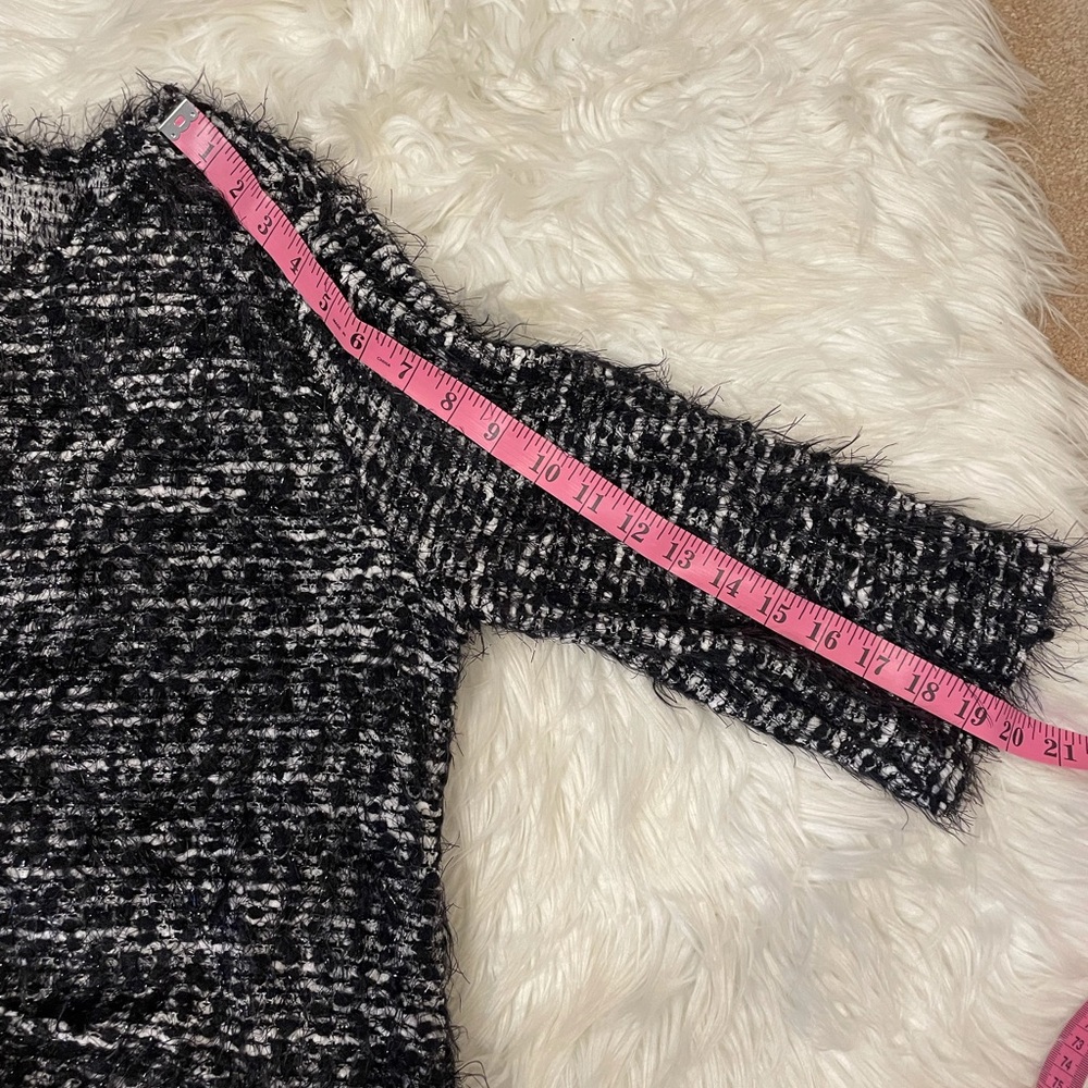 Vince camuto Extremely soft black and white mid-sleeve  sweater size medium - Picture 11 of 13